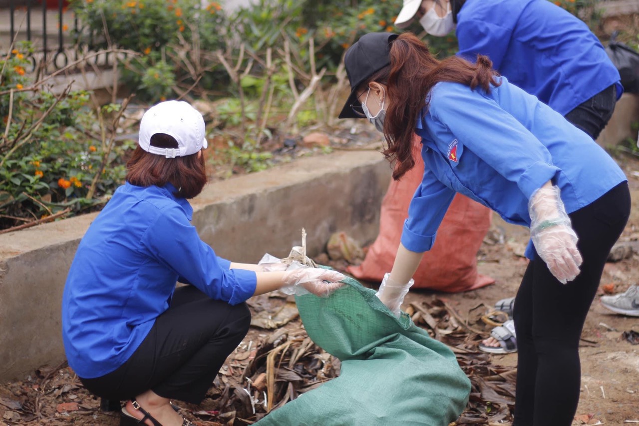 Lao động thăm viếng NTLS 2